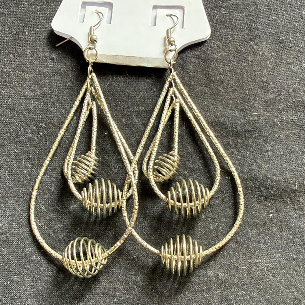 Chic Silver Teardrop Earrings